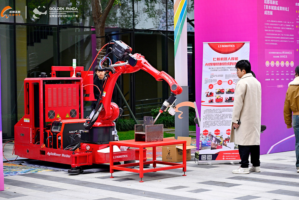 The Center of Attention: LE Robotics Welding Machine Takes the Spotlight at the Golden Panda Exhibition